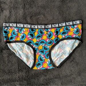Women’s Sesame Street Cookie Monster panties - XL/8